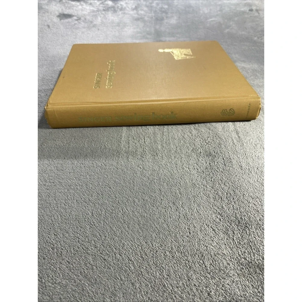 Vintage 1969 Singer‎ Sewing Book Gladys Cunningham Hardcover First Edition